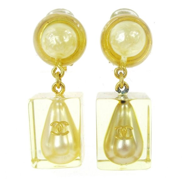Authentic CHANEL CC Logos Imitation Pearl Shaking Earrings Clip-On Plastic 97P - Picture 1 of 5